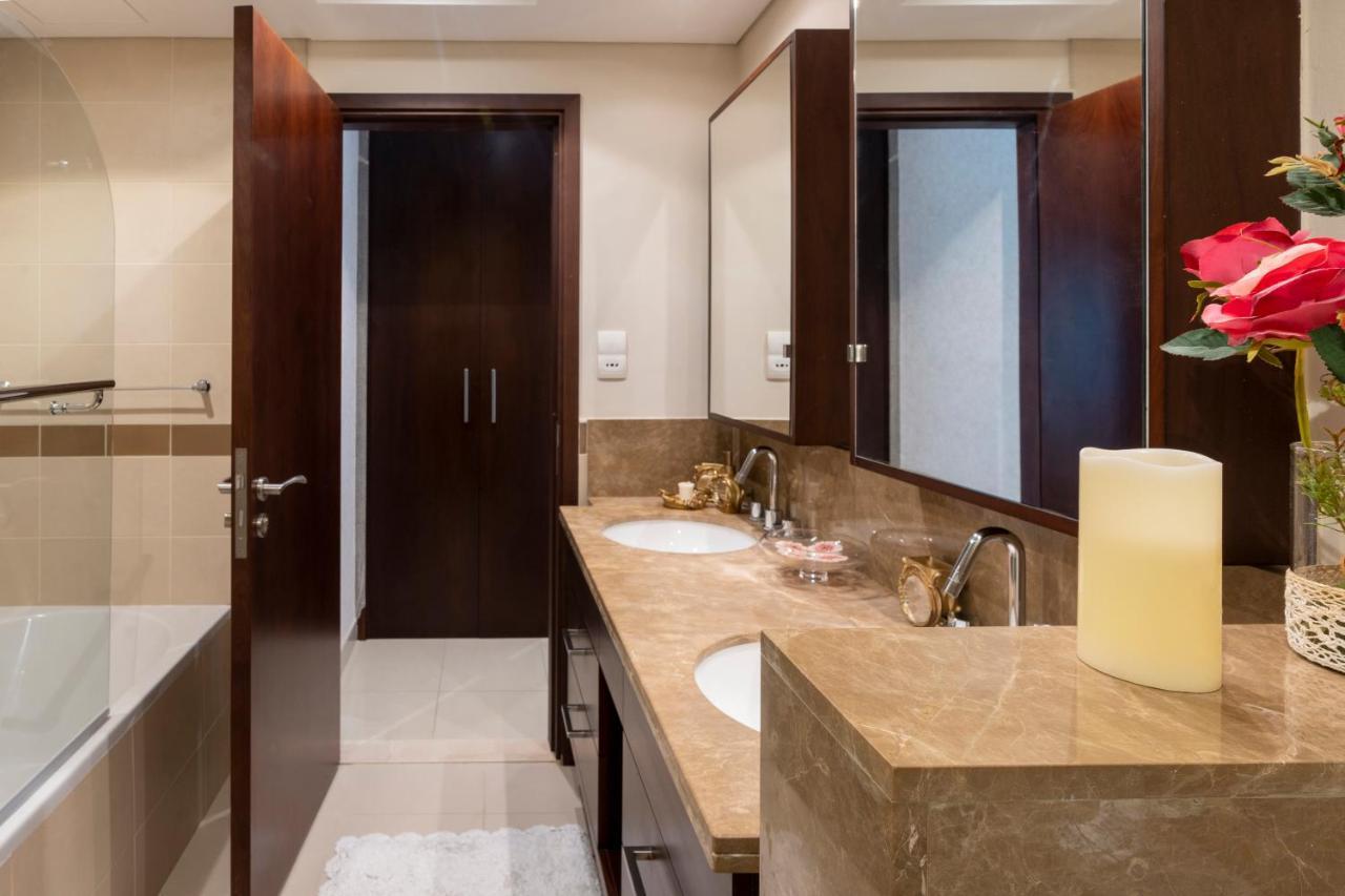 Downtown Dubai, Luxury 2 Bed 2 Bath Apartment - Pool, Gym, Aircon, Parking - Views Of The Dubai Fountain & Burj Khalifa Екстериор снимка
